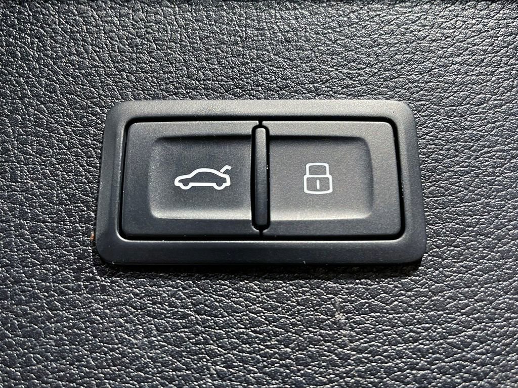 Used 2020 Audi Q5 2.0T Premium w/ Titanium Sport Package image 14