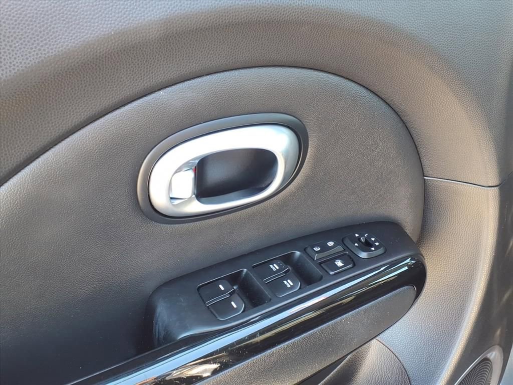 Used 2016 Kia Soul + w/ Audio Package image 4