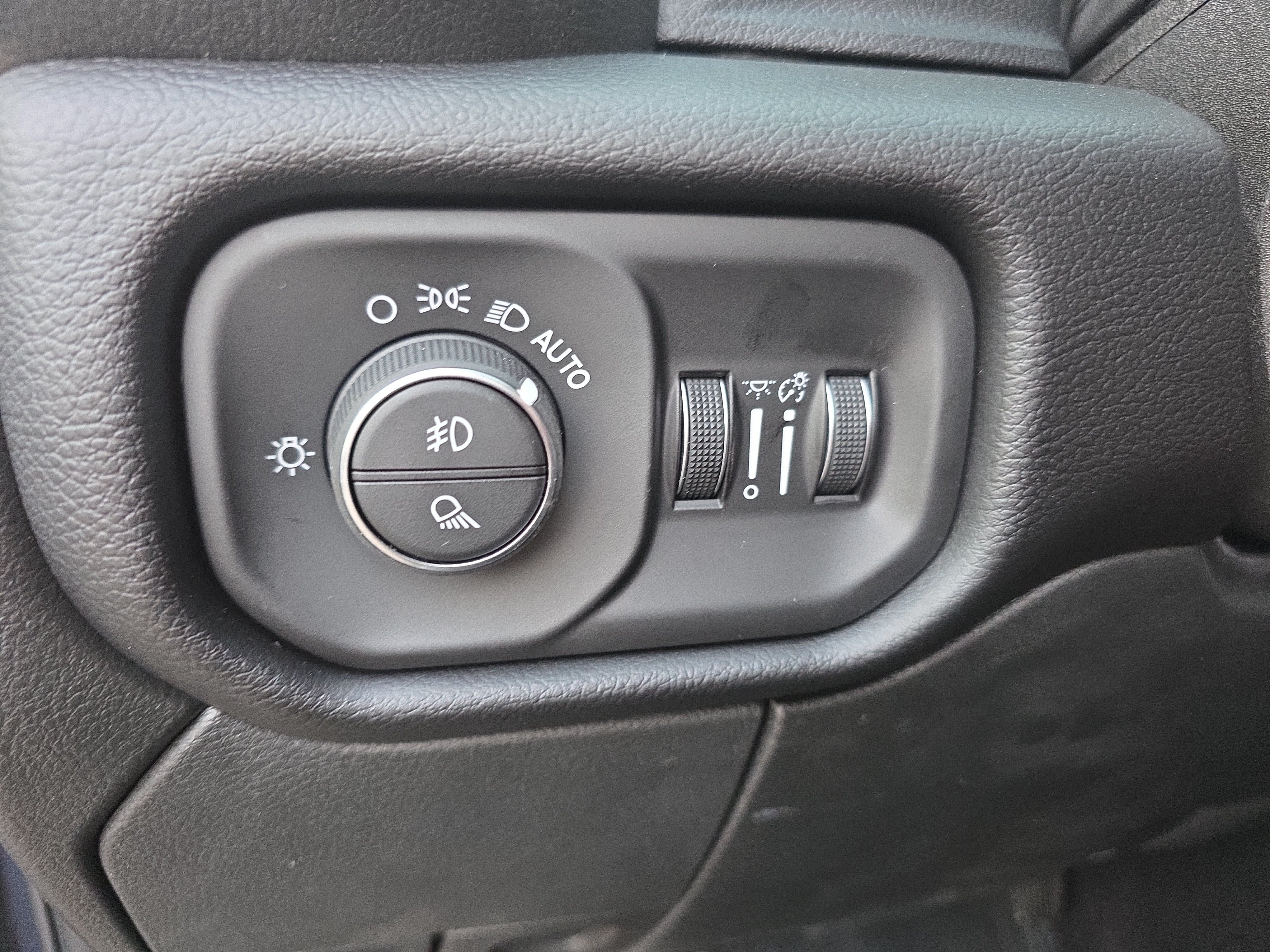 New 2027 RAM 2500 Laramie AWD/4WD image 14