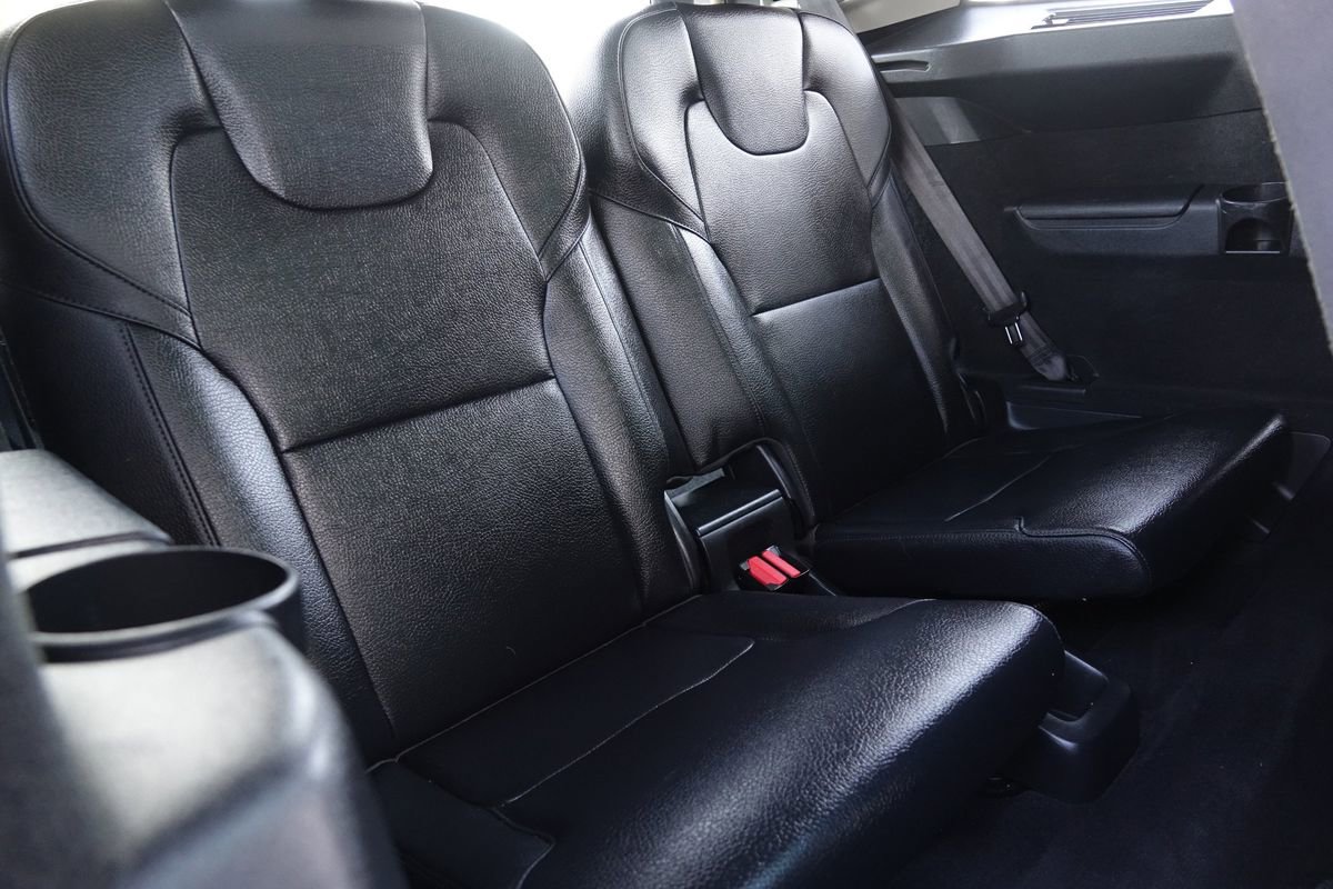 Used 2016 Volvo XC90 T6 Momentum w/ Momentum Plus Package AWD/4WD image 12