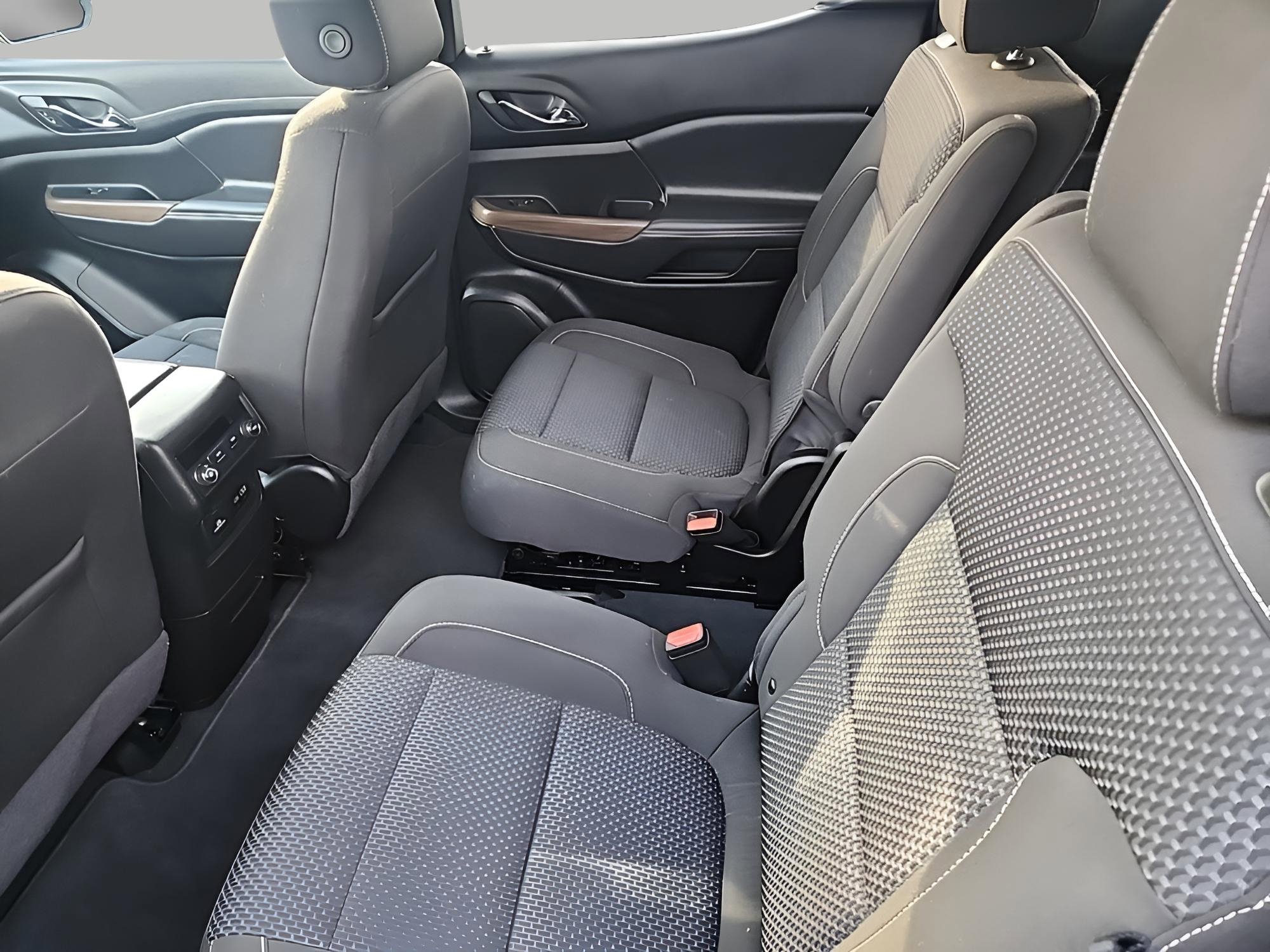 Used 2023 GMC Acadia SLE w/ Driver Convenience Package image 8