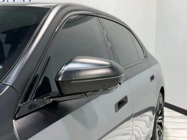 Used 2025 BMW 760i xDrive w/ Executive Package image 12