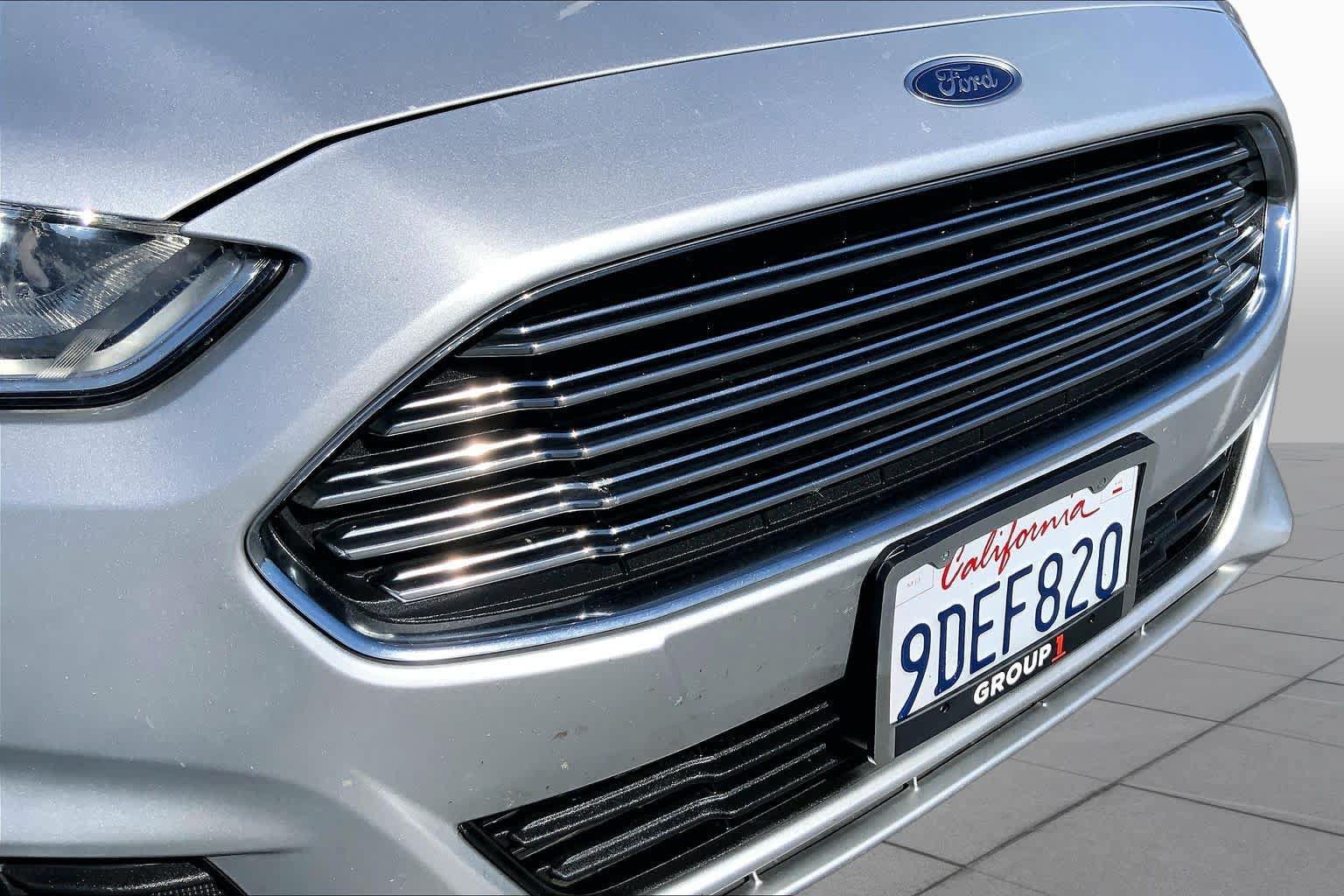 Used 2015 Ford Fusion SE FWD image 29