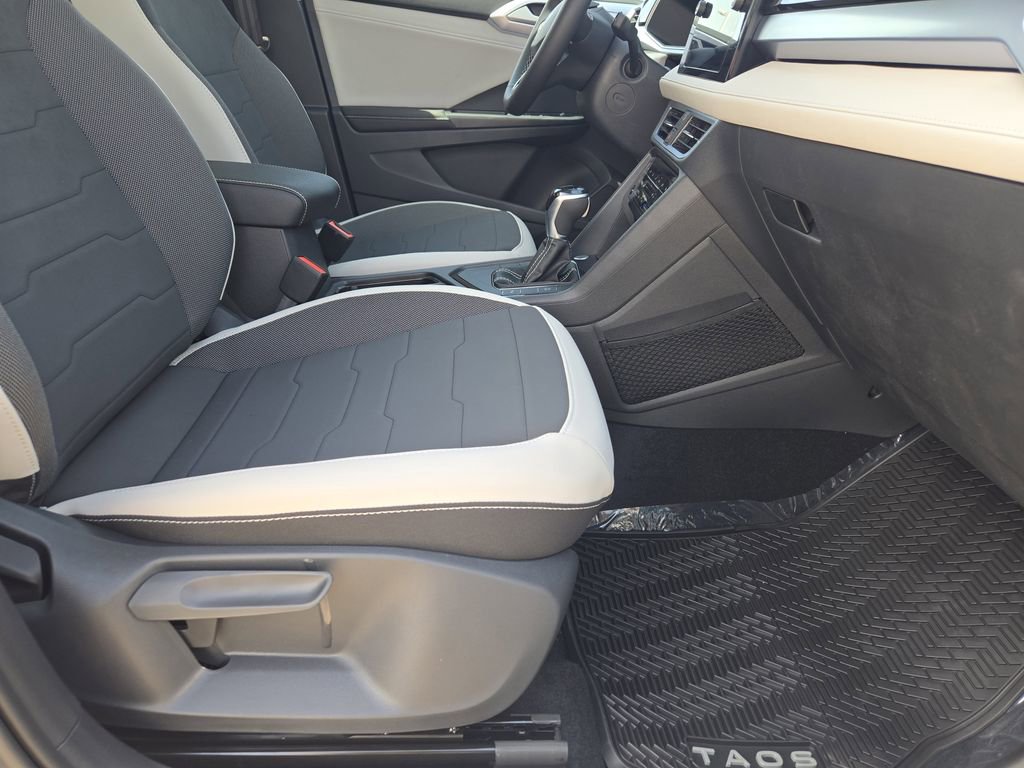 New 2026 Volkswagen Taos SE FWD image 12