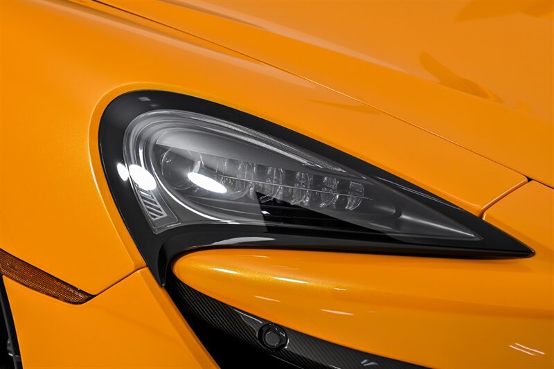 Used 2019 McLaren 600LT RWD image 5