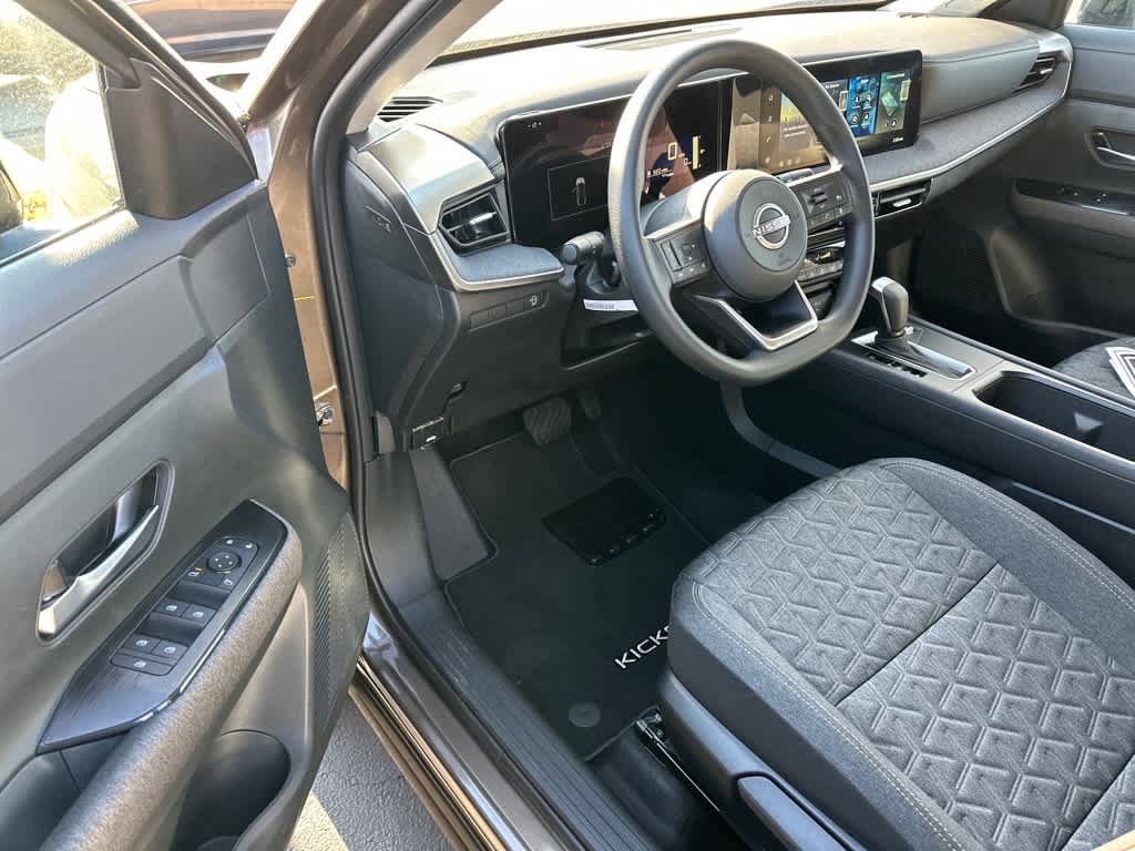 Used 2026 Nissan Kicks SV image 8