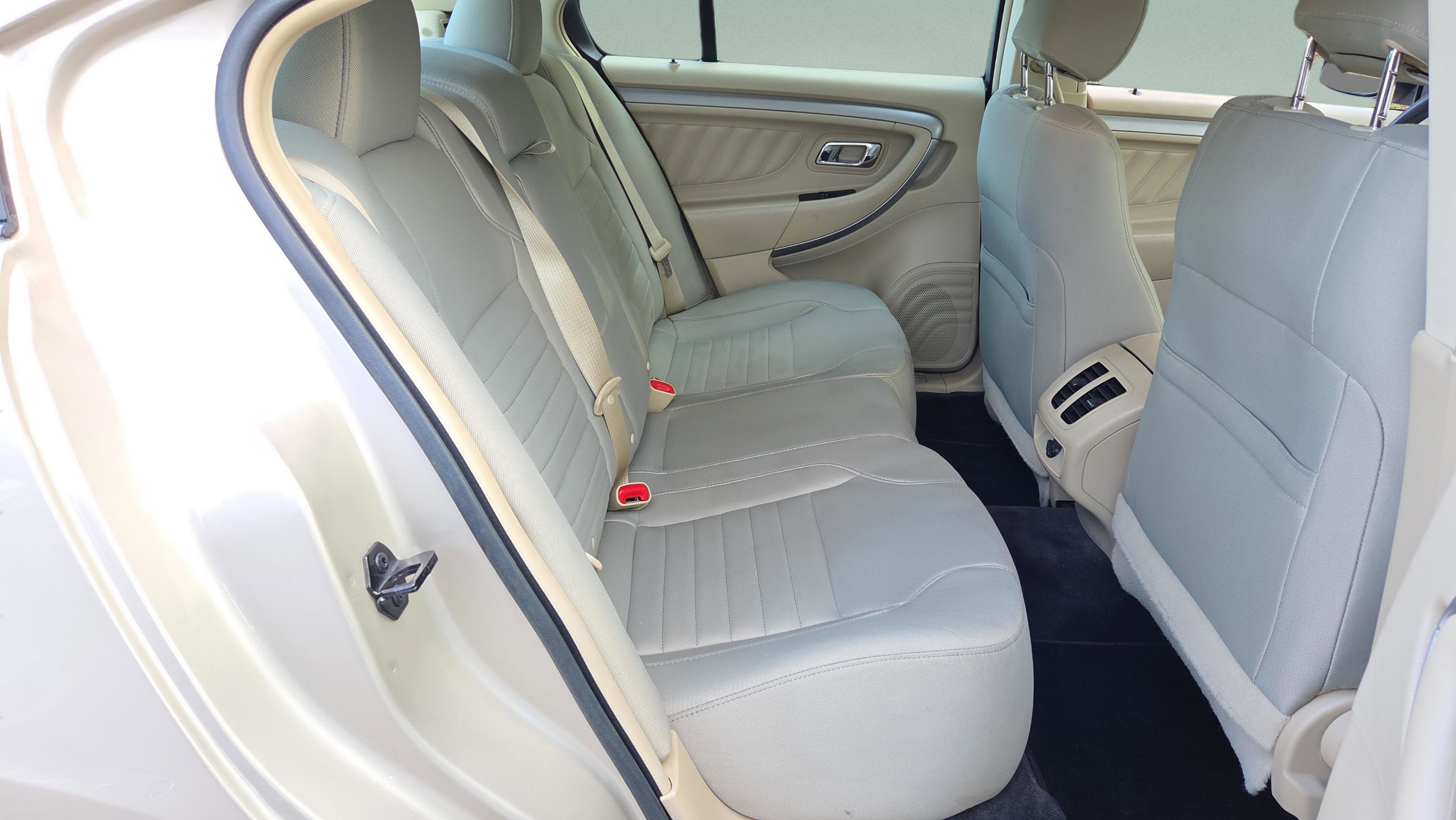 Used 2018 Ford Taurus SE image 14