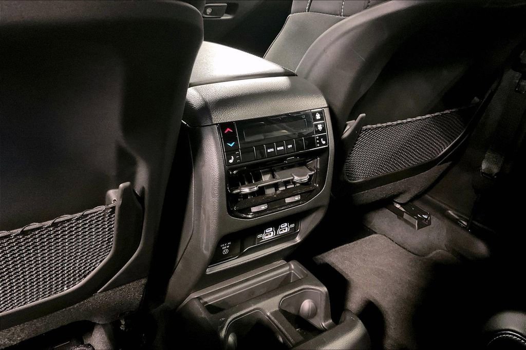Used 2025 Jeep Grand Cherokee L Limited w/ Black Appearance Package image 32