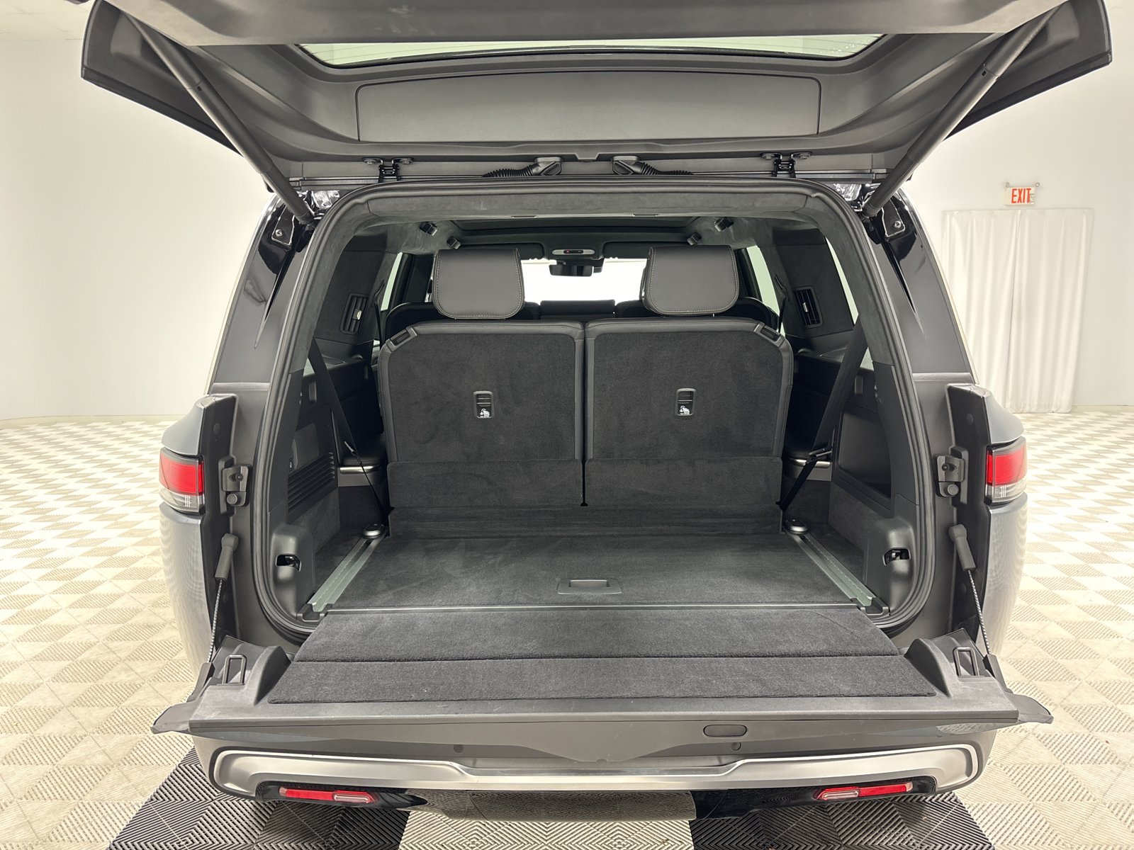 Used 2025 Rivian R1S Adventure AWD/4WD image 15