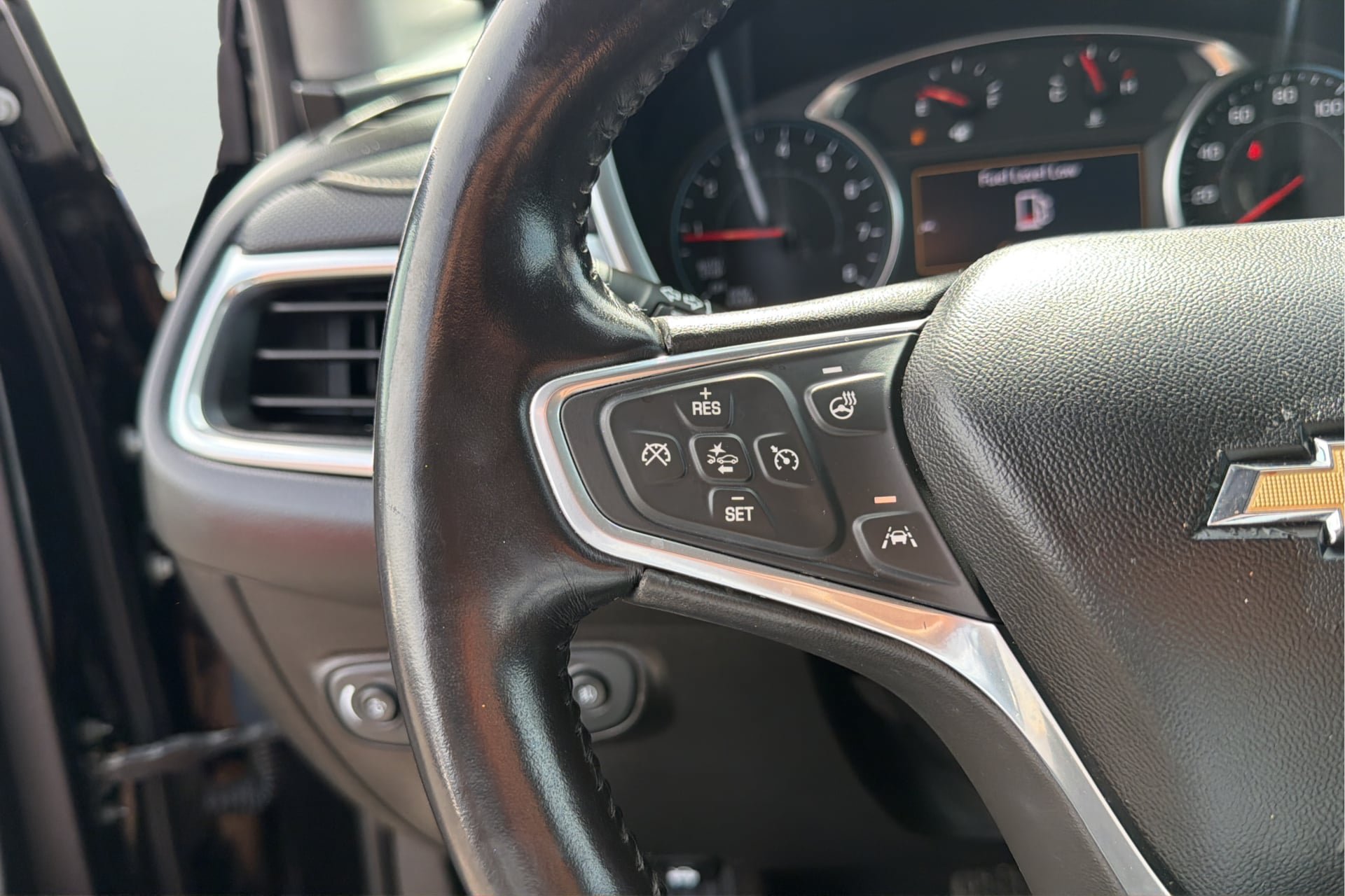 Used 2022 Chevrolet Equinox Premier FWD image 25