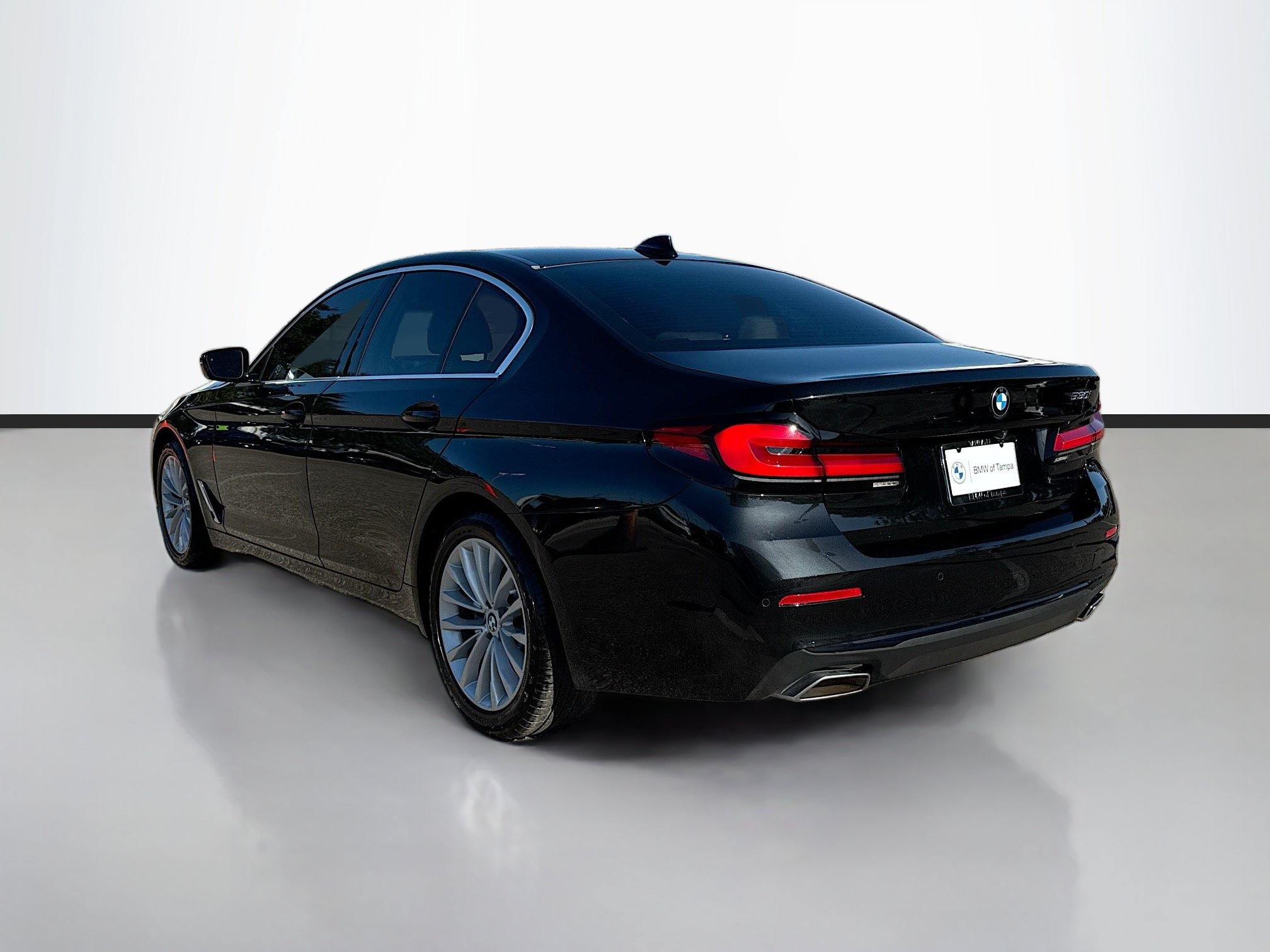 Used 2023 BMW 530i w/ Premium Package RWD image 5