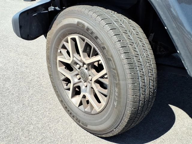 Used 2025 Jeep Wrangler Unlimited Sahara AWD/4WD image 9