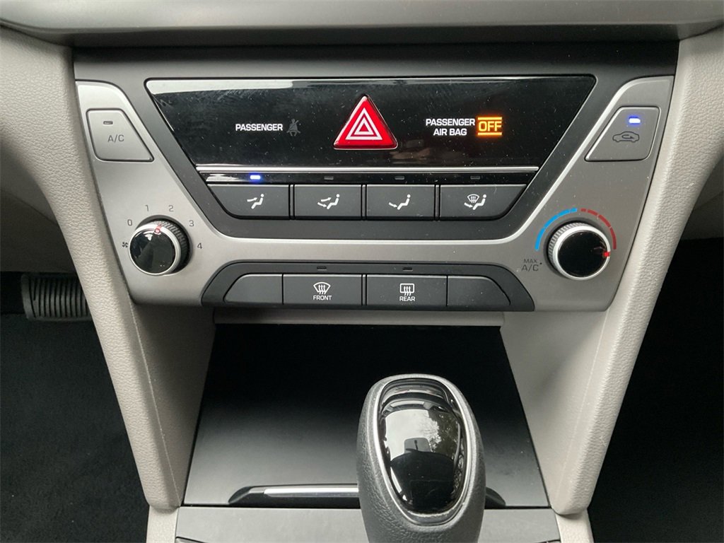 Used 2017 Hyundai Elantra SE image 23