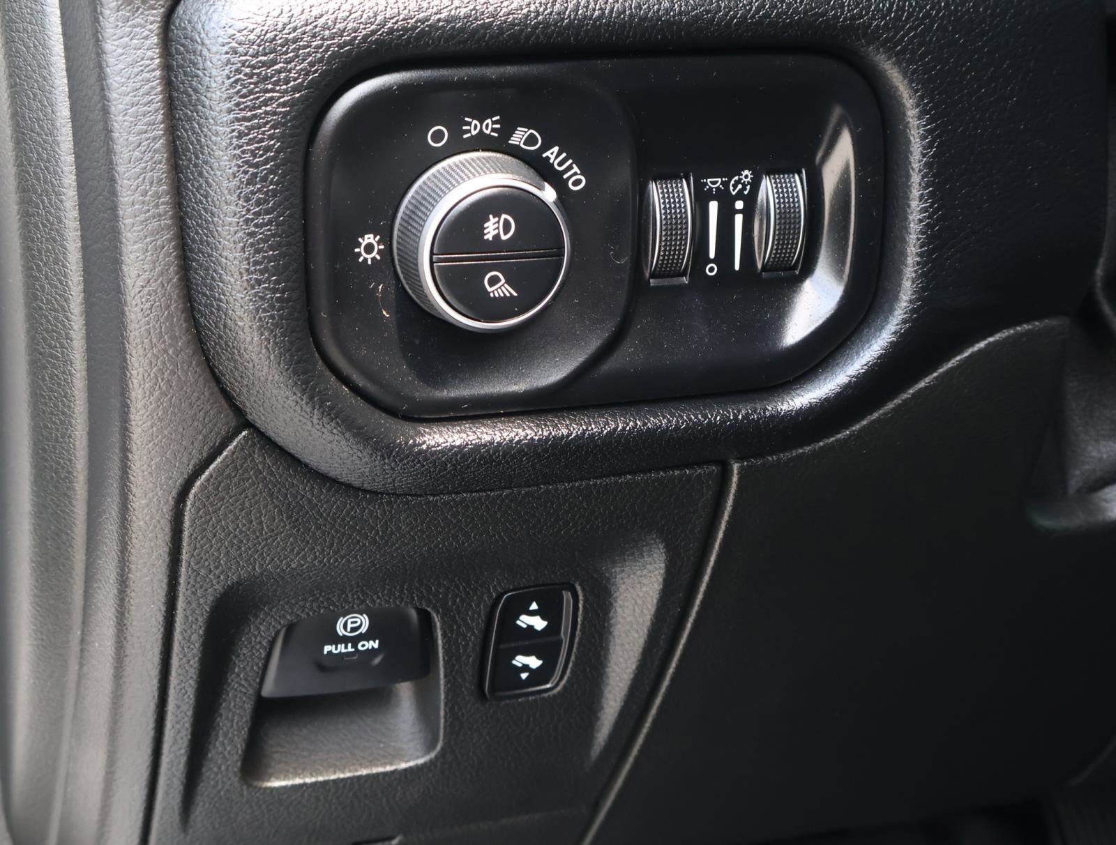 Used 2019 RAM 1500 Laramie RWD image 23