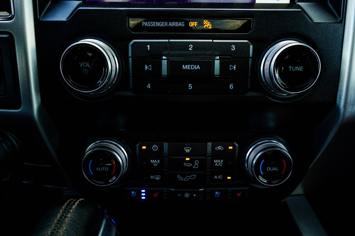 Used 2019 Ford F150 Platinum w/ Equipment Group 701A Luxury image 24