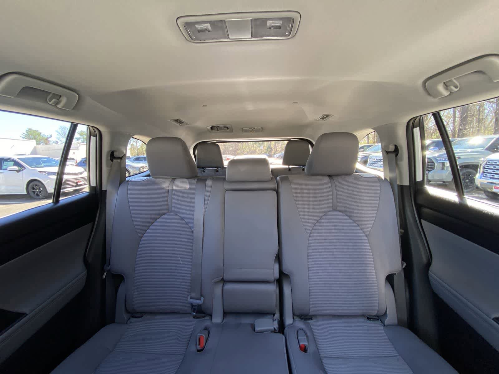Used 2023 Toyota Highlander LE AWD/4WD image 35