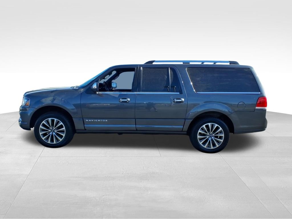Used 2017 Lincoln Navigator L Select RWD image 24