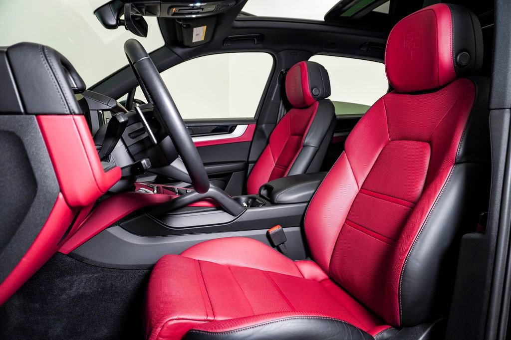 Certified 2025 Porsche Cayenne E-Hybrid image 5