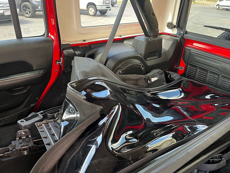 Used 2018 Jeep Wrangler Unlimited Sahara w/ Dual Top Group image 18