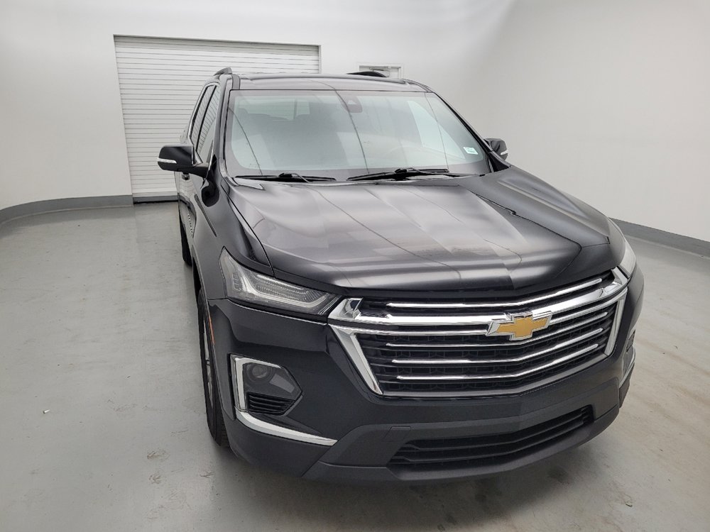 Used 2023 Chevrolet Traverse LT w/ LPO, Cargo Package AWD/4WD image 2