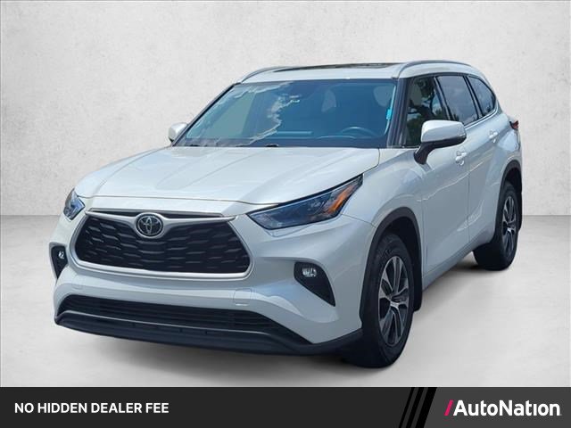 Used 2022 Toyota Highlander XLE AWD/4WD video 1