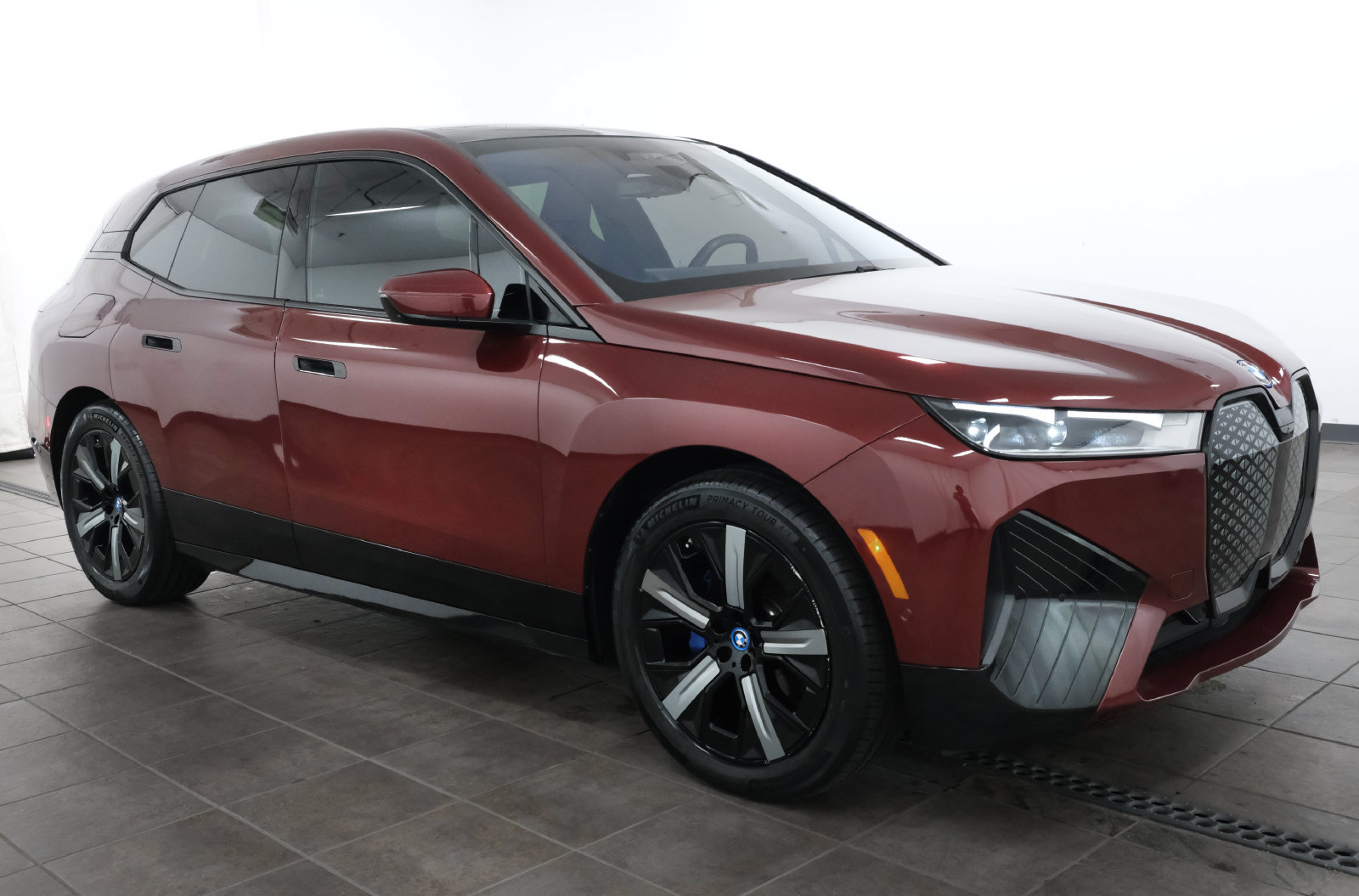 Used 2023 BMW iX xDrive50 w/ Premium Package AWD/4WD image 8