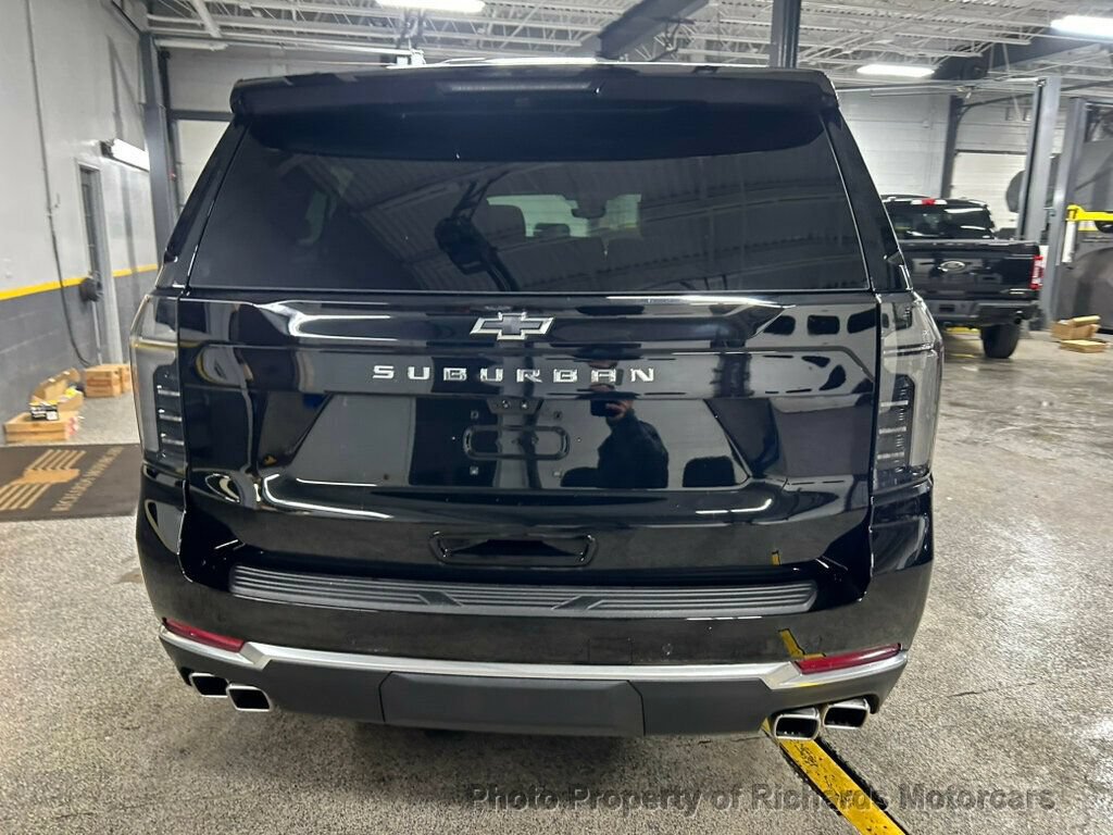 Used 2025 Chevrolet Suburban High Country AWD/4WD image 4