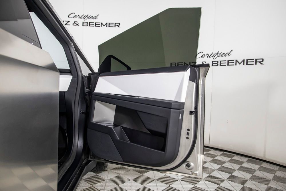 Used 2024 Tesla Cybertruck AWD Crew Cab image 22