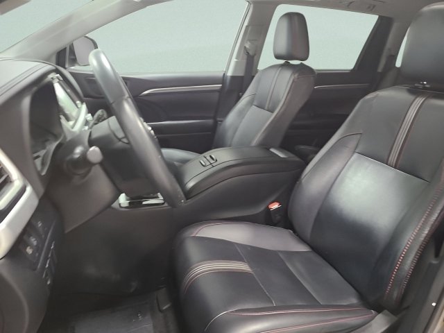 Used 2019 Toyota Highlander SE AWD/4WD image 19