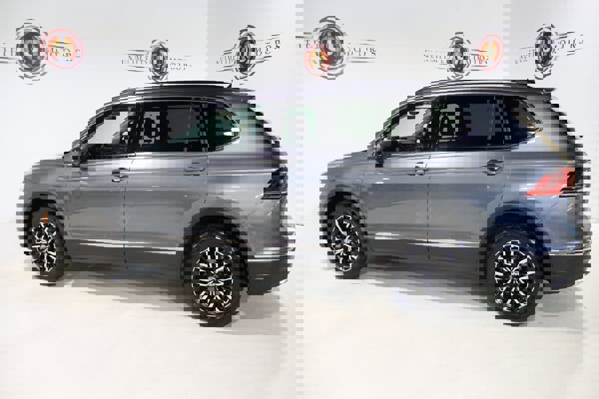 Used 2021 Volkswagen Tiguan SE w/ Panoramic Sunroof Package image 64