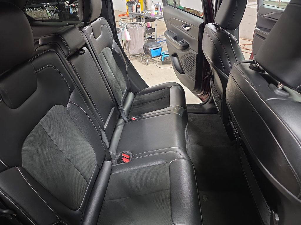 Used 2024 Jeep Grand Cherokee Altitude image 11