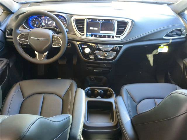 New 2026 Chrysler Pacifica Select image 14