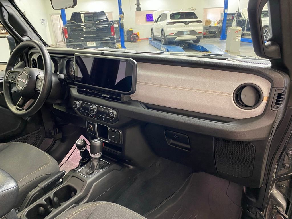 Used 2024 Jeep Wrangler Sport image 15
