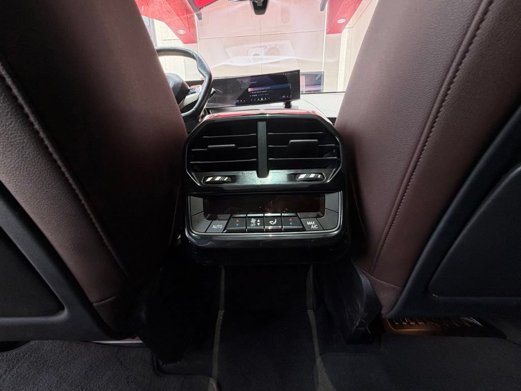 Used 2024 BMW iX xDrive50 w/ Sport Package AWD/4WD image 31