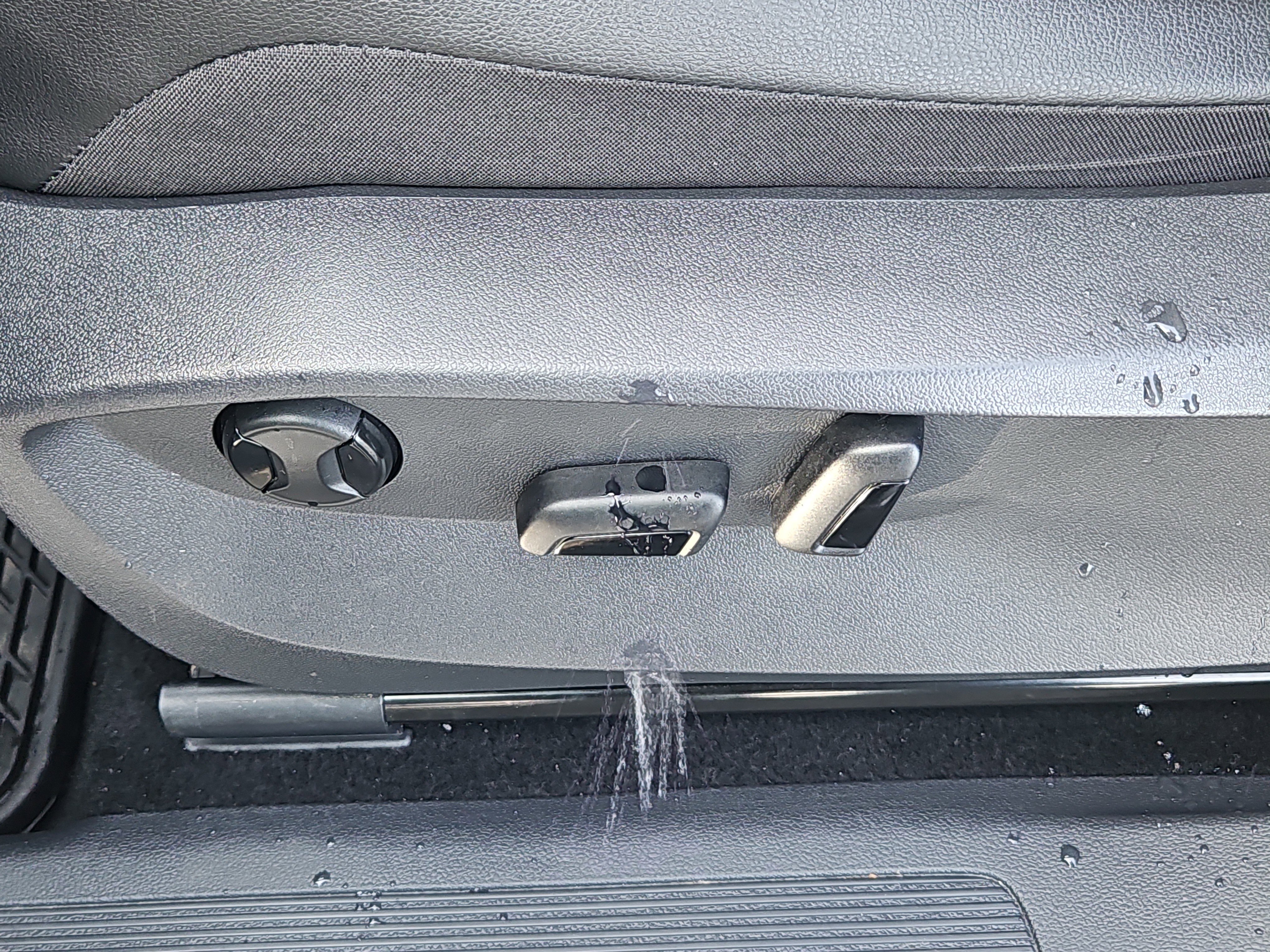 Certified 2022 Volkswagen Tiguan SE image 14