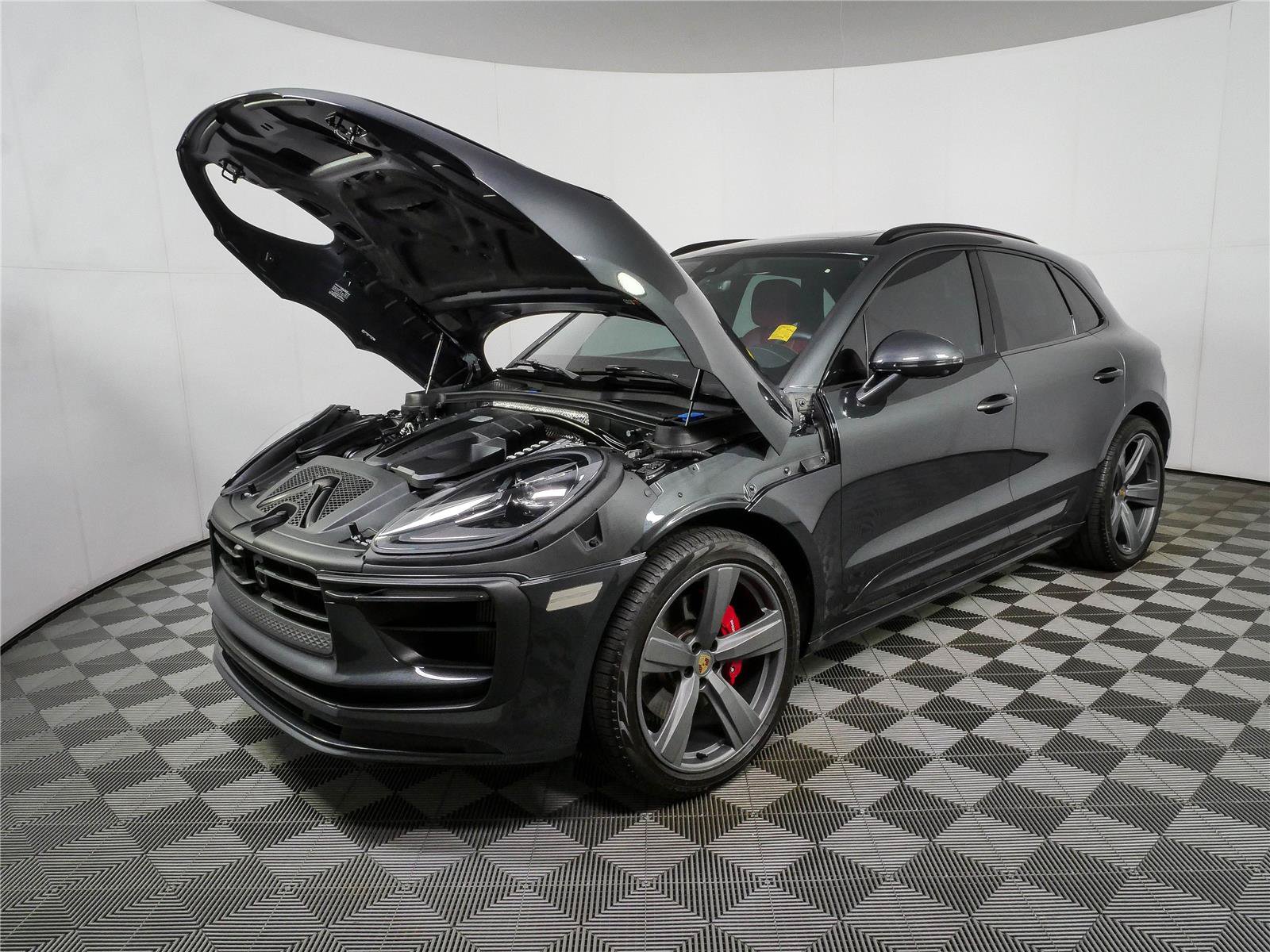 Used 2025 Porsche Macan S AWD/4WD image 35