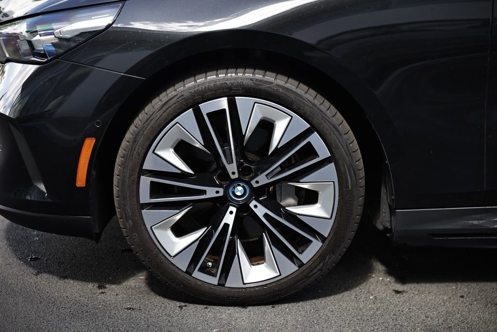 Certified 2025 BMW i5 xDrive40 w/ Premium Package image 13