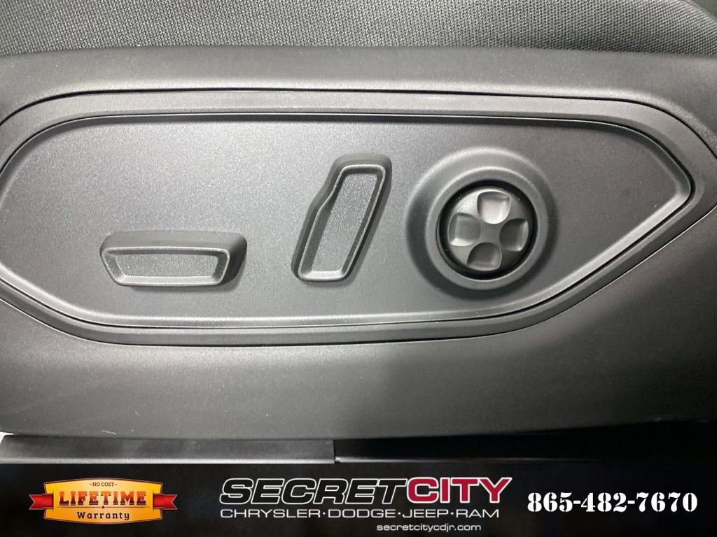 New 2026 Jeep Grand Cherokee Altitude image 14