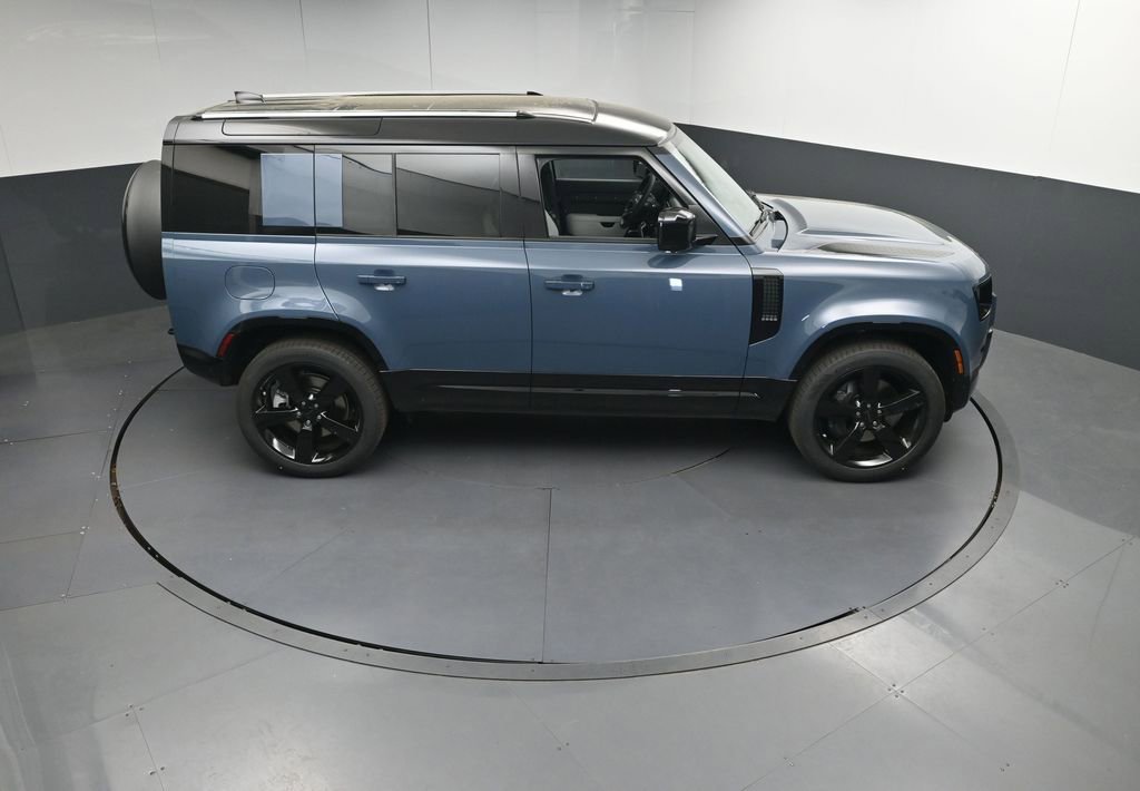 New 2026 Land Rover Defender 110 X-Dynamic SE AWD/4WD image 35