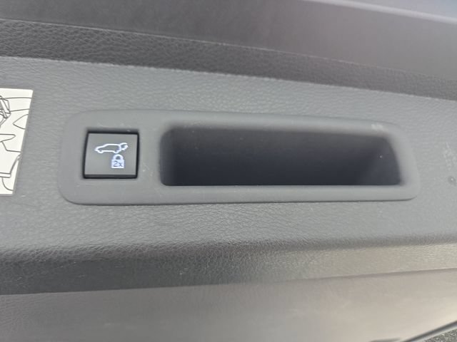 Certified 2024 Toyota Sienna XLE FWD image 30