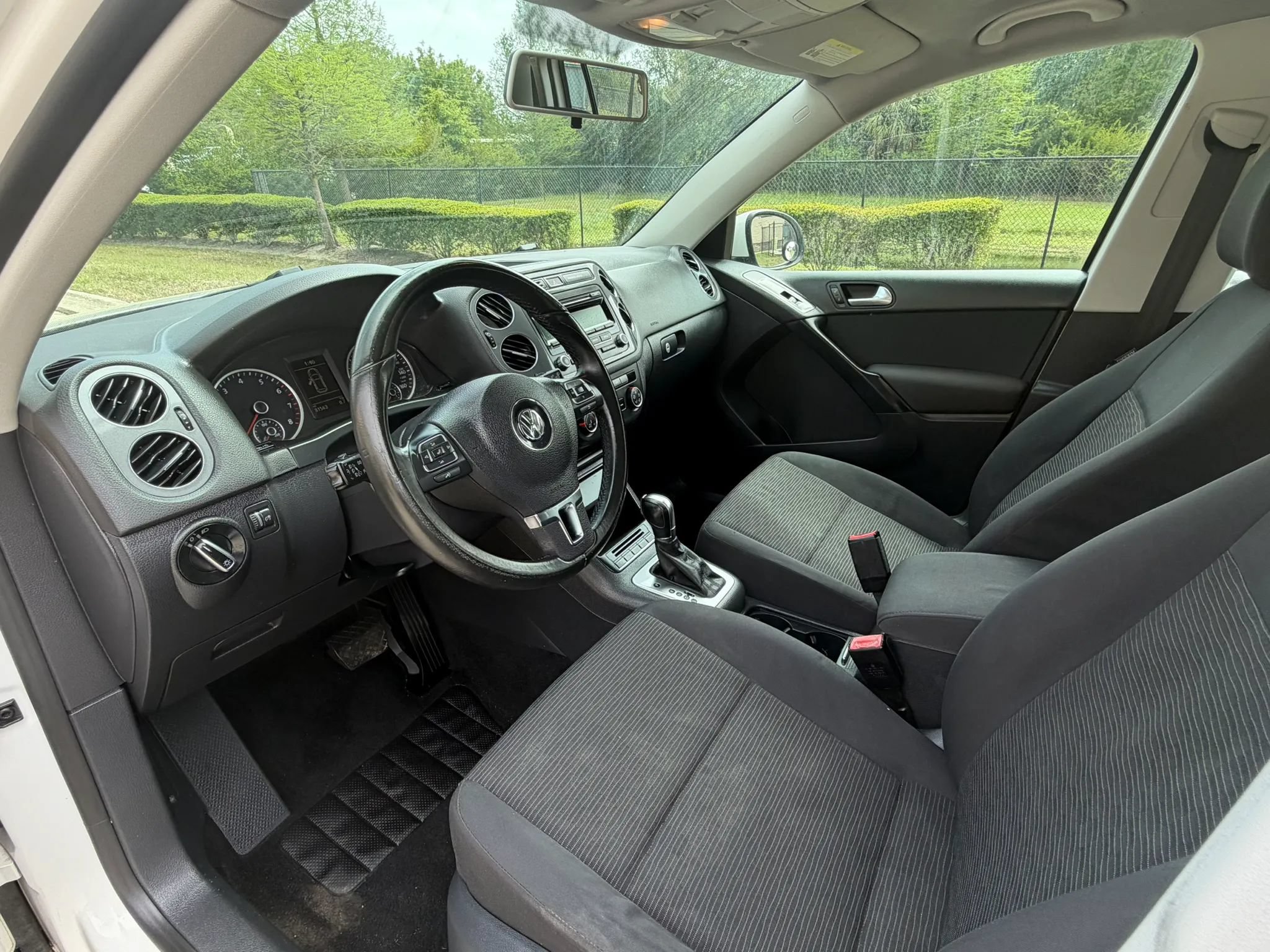 Used 2014 Volkswagen Tiguan S FWD image 9