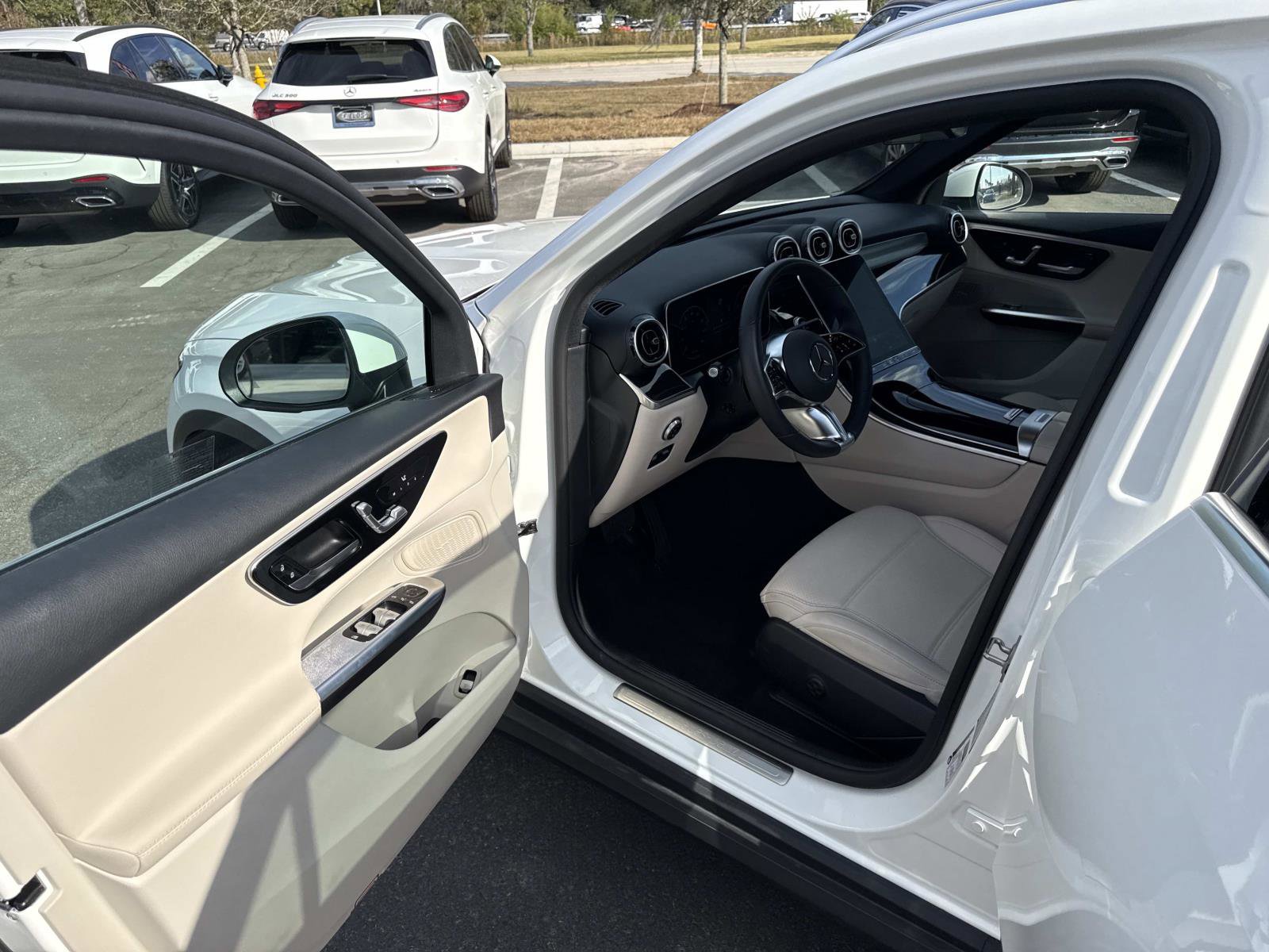 Used 2025 Mercedes-Benz GLC 300 image 19