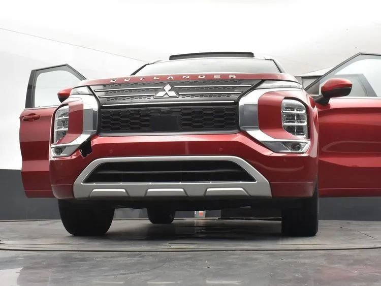 Used 2024 Mitsubishi Outlander SEL image 11