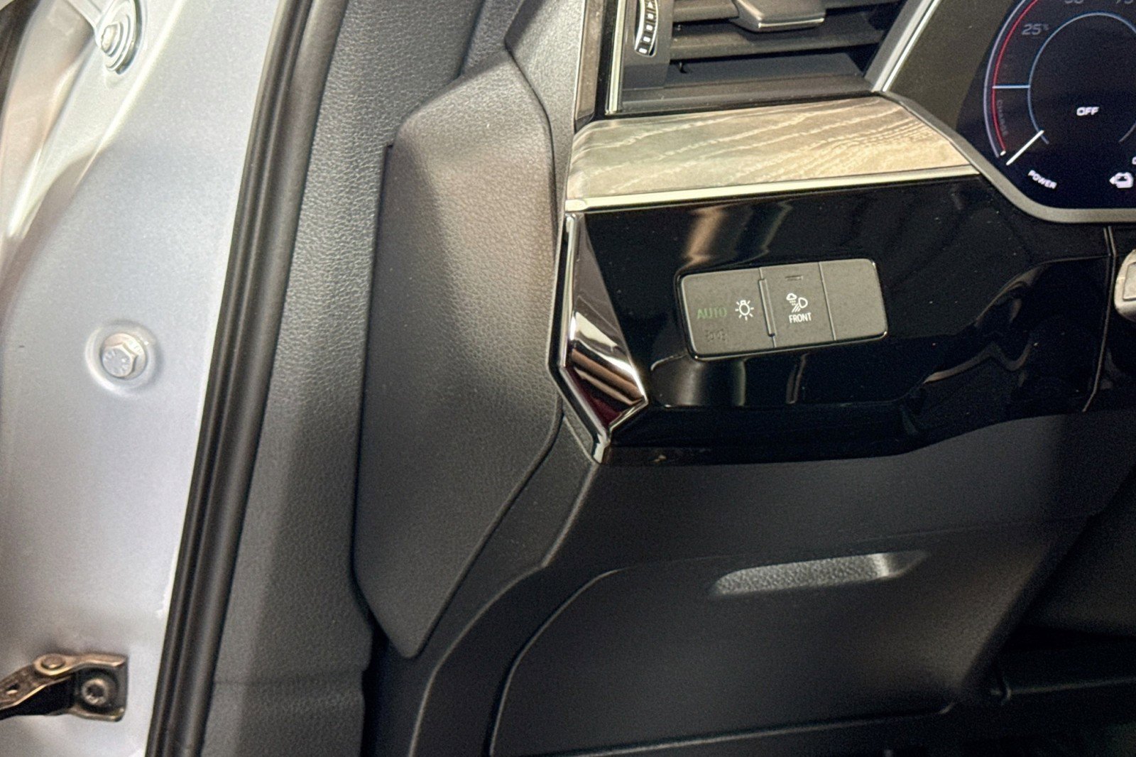 Used 2022 Audi e-tron Premium w/ Convenience Plus Package image 10