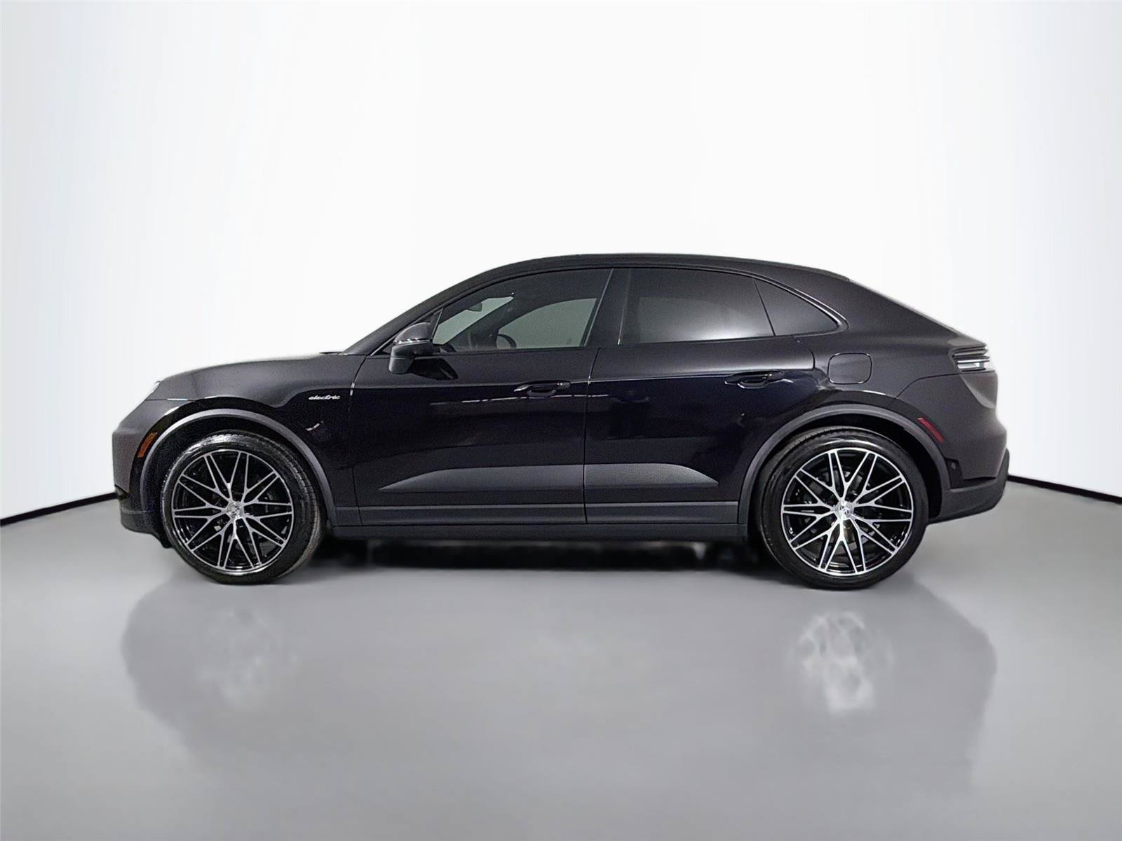 Certified 2026 Porsche Macan 4 Electric RWD image 2