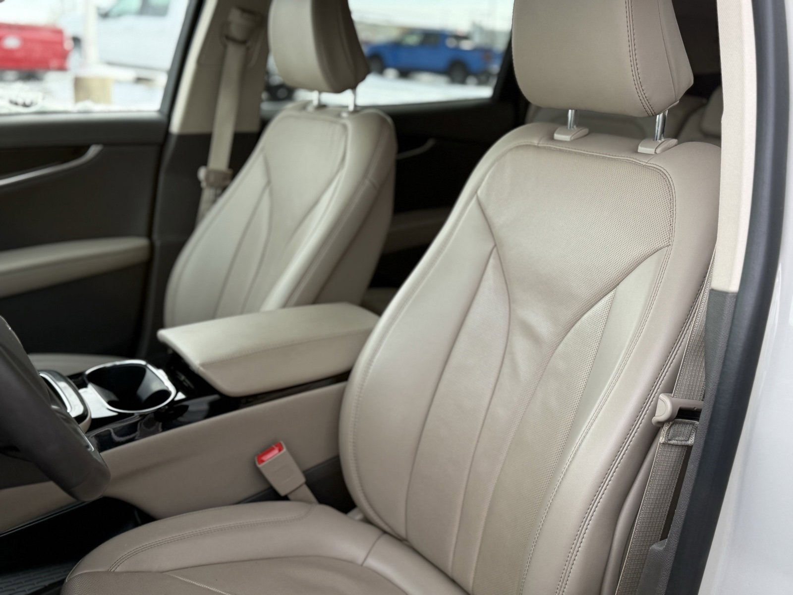 Used 2023 Lincoln Nautilus Reserve w/ Equipment Group 202A image 7