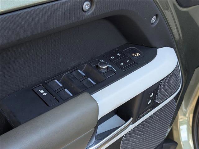 Used 2022 Land Rover Defender 110 X-Dynamic HSE AWD/4WD image 13