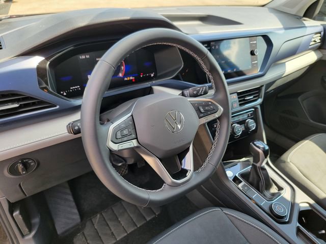 Used 2024 Volkswagen Taos SE image 15