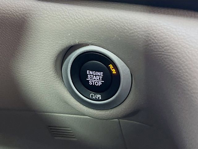 Used 2022 Chrysler Pacifica Touring-L image 16