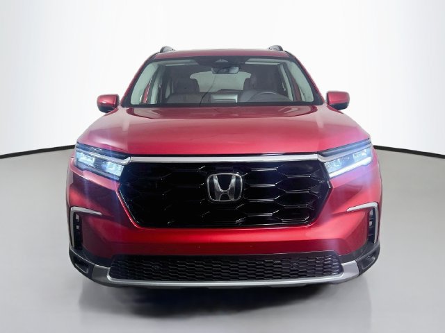 Certified 2025 Honda Pilot Touring image 2